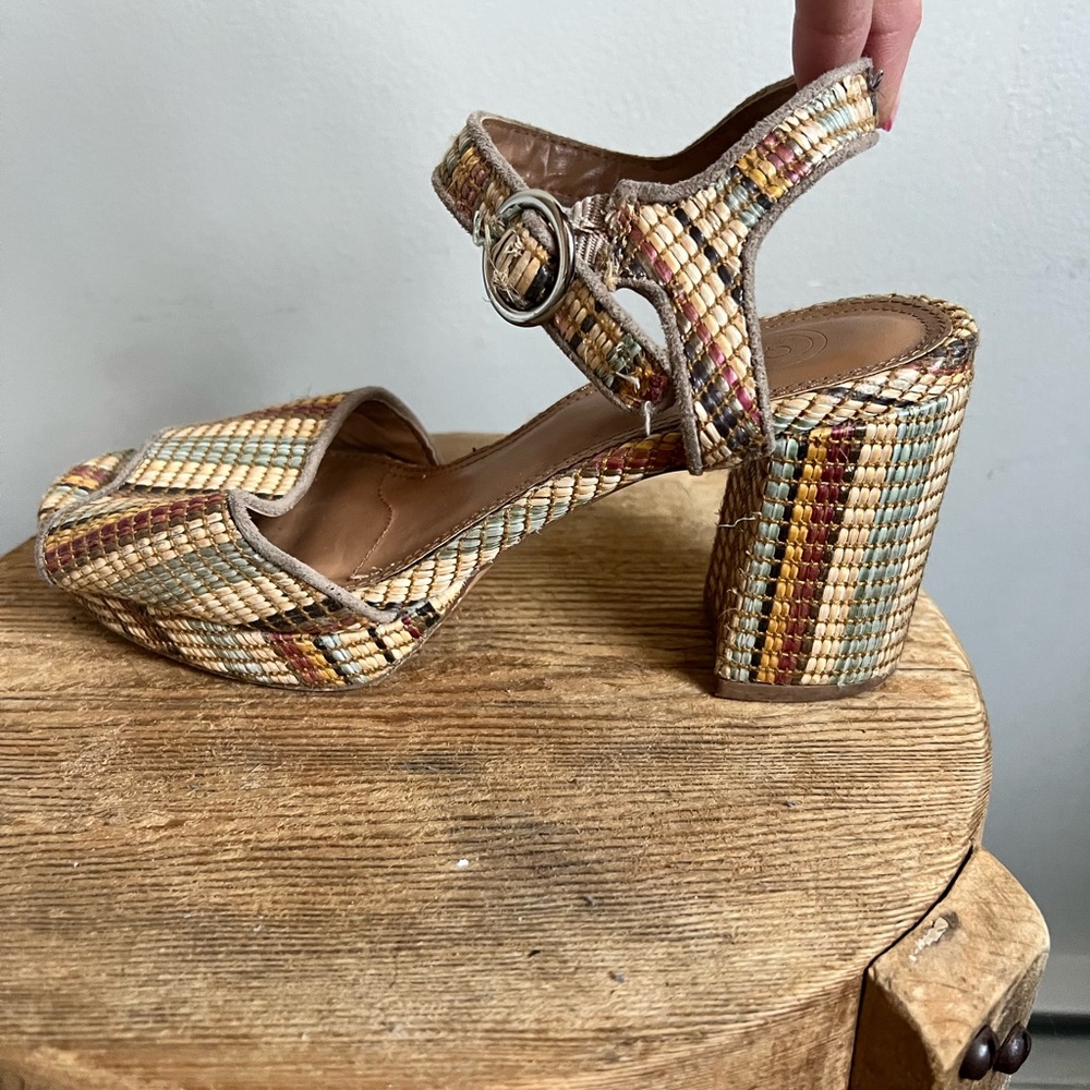 Urban outfitters 
Size 7 
Chunky retro heels 3”